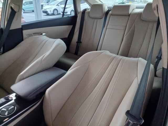 クラウンハイブリッド S Cパッケージ 純正エアロ/保証書/純正 8インチ SDナビ/衝突安全装置/シートヒーター/車線逸脱防止支援システム/シート フルレザー/ヘッドランプ LED/ETC/EBD付ABS/横滑り防止装置 革シート 記録簿(22枚目)