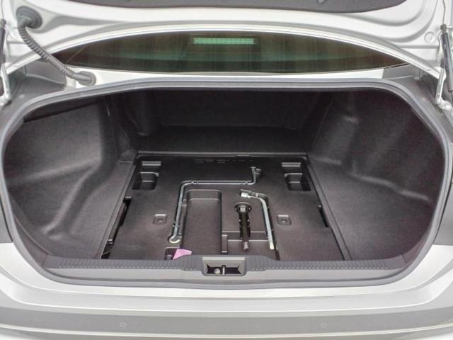 クラウンハイブリッド S Cパッケージ 純正エアロ/保証書/純正 8インチ SDナビ/衝突安全装置/シートヒーター/車線逸脱防止支援システム/シート フルレザー/ヘッドランプ LED/ETC/EBD付ABS/横滑り防止装置 革シート 記録簿(28枚目)