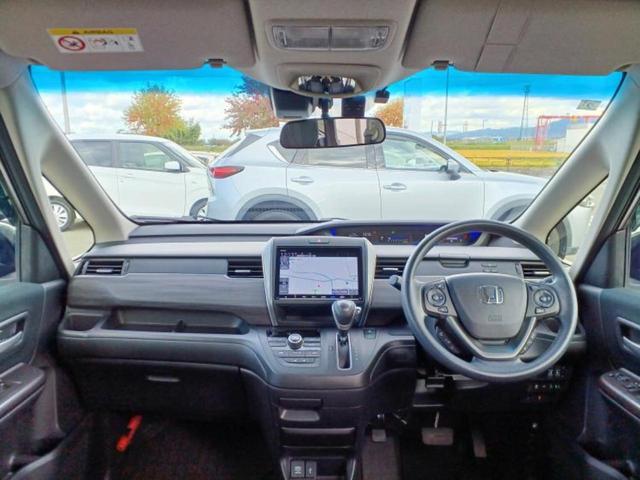 フリード Gブラックスタイル 純正 9インチ ナビ/ホンダセンシング/両側電動スライドドア/シートヒーター/車線逸脱防止支援システム/パーキングアシスト バックガイド/ヘッドランプ LED/Bluetooth接続 バックカメラ(4枚目)