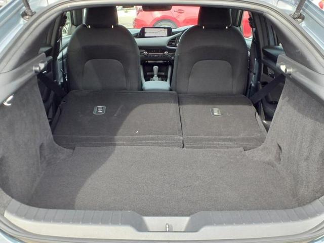 MAZDA3ファストバック 20Sプロアクティブツーリングセレクション エアロ/保証書/純正 SDナビ/衝突安全装置/シートヒーター/360°ビューモニター/車線逸脱防止支援システム/ヘッドランプ LED/Bluetooth接続/ETC/EBD付ABS/横滑り防止装置(8枚目)