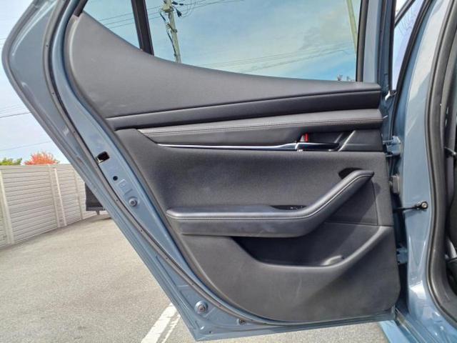 MAZDA3ファストバック 20Sプロアクティブツーリングセレクション エアロ/保証書/純正 SDナビ/衝突安全装置/シートヒーター/360°ビューモニター/車線逸脱防止支援システム/ヘッドランプ LED/Bluetooth接続/ETC/EBD付ABS/横滑り防止装置(28枚目)