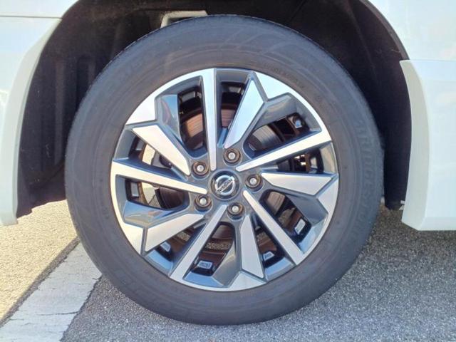 セレナ ハイウェイスターＶ　新品タイヤ／純正　９インチ　メモリーナビ／インテリジェントルームミラー／エマージェンシーブレーキ／両側電動スライドドア／アラウンドビューモニター／車線逸脱防止支援システム／プロパイロット　全周囲カメラ（46枚目）