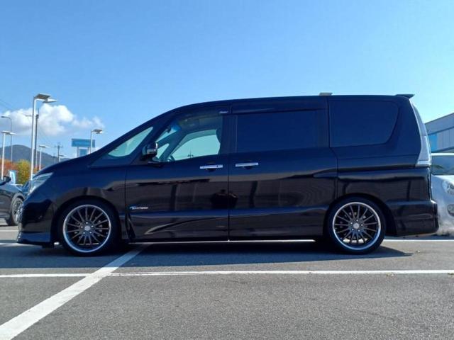 セレナ ライダーブラックラインHV 純正 8インチ SDナビ/フリップダウンモニター 純正 10.2インチ/両側電動スライドドア/ヘッドランプ HID/ETC/EBD付ABS/横滑り防止装置/アイドリングストップ ローダウン 記録簿(2枚目)