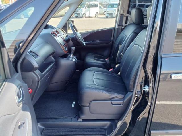 セレナ ライダーブラックラインHV 純正 8インチ SDナビ/フリップダウンモニター 純正 10.2インチ/両側電動スライドドア/ヘッドランプ HID/ETC/EBD付ABS/横滑り防止装置/アイドリングストップ ローダウン 記録簿(5枚目)