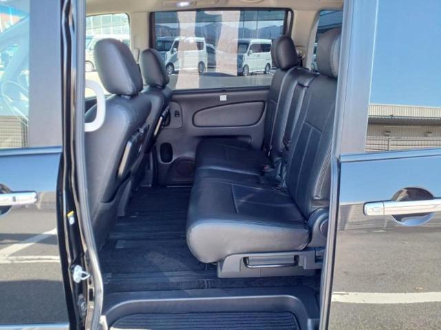 セレナ ライダーブラックラインHV 純正 8インチ SDナビ/フリップダウンモニター 純正 10.2インチ/両側電動スライドドア/ヘッドランプ HID/ETC/EBD付ABS/横滑り防止装置/アイドリングストップ ローダウン 記録簿(6枚目)