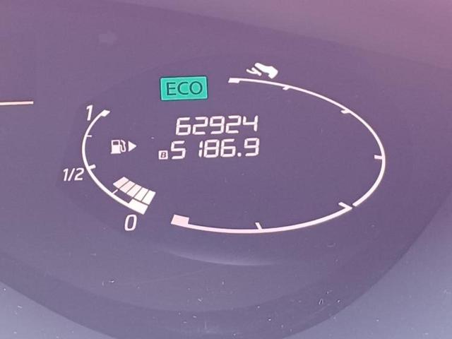 セレナ ライダーブラックラインHV 純正 8インチ SDナビ/フリップダウンモニター 純正 10.2インチ/両側電動スライドドア/ヘッドランプ HID/ETC/EBD付ABS/横滑り防止装置/アイドリングストップ ローダウン 記録簿(13枚目)