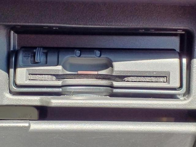 セレナ ライダーブラックラインHV 純正 8インチ SDナビ/フリップダウンモニター 純正 10.2インチ/両側電動スライドドア/ヘッドランプ HID/ETC/EBD付ABS/横滑り防止装置/アイドリングストップ ローダウン 記録簿(16枚目)