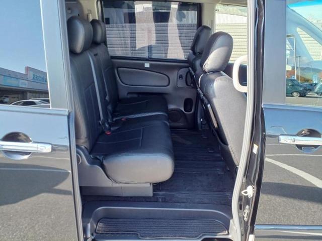 セレナ ライダーブラックラインHV 純正 8インチ SDナビ/フリップダウンモニター 純正 10.2インチ/両側電動スライドドア/ヘッドランプ HID/ETC/EBD付ABS/横滑り防止装置/アイドリングストップ ローダウン 記録簿(20枚目)