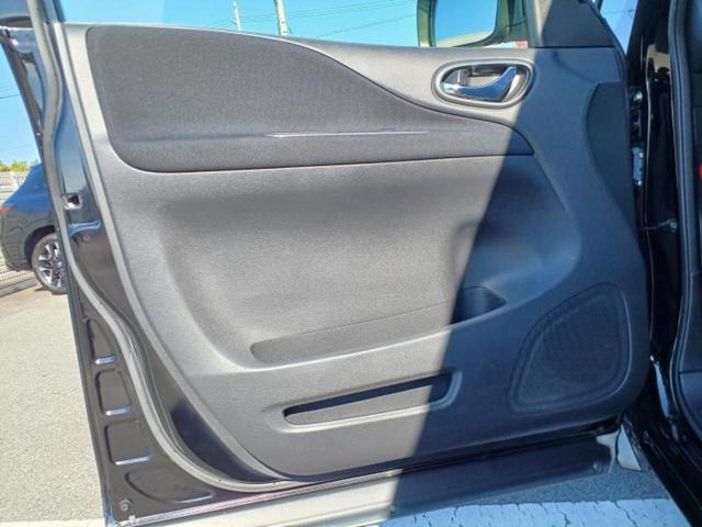 セレナ ライダーブラックラインHV 純正 8インチ SDナビ/フリップダウンモニター 純正 10.2インチ/両側電動スライドドア/ヘッドランプ HID/ETC/EBD付ABS/横滑り防止装置/アイドリングストップ ローダウン 記録簿(27枚目)