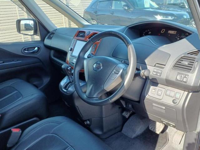 セレナ ライダーブラックラインHV 純正 8インチ SDナビ/フリップダウンモニター 純正 10.2インチ/両側電動スライドドア/ヘッドランプ HID/ETC/EBD付ABS/横滑り防止装置/アイドリングストップ ローダウン 記録簿(30枚目)