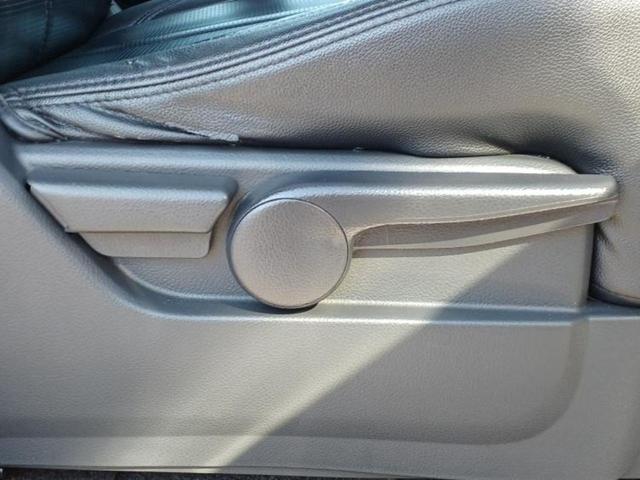 セレナ ライダーブラックラインHV 純正 8インチ SDナビ/フリップダウンモニター 純正 10.2インチ/両側電動スライドドア/ヘッドランプ HID/ETC/EBD付ABS/横滑り防止装置/アイドリングストップ ローダウン 記録簿(34枚目)