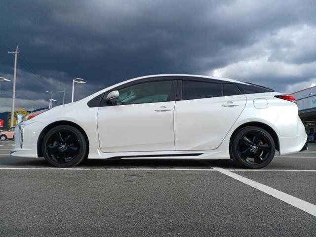 プリウス Ｓツーリングセレクション　新品タイヤ／純正エアロ／保証書／ディスプレイオーディオ＋ナビ８インチ／衝突安全装置／シートヒーター／車線逸脱防止支援システム／シート　合皮／ヘッドランプ　ＬＥＤ／ＵＳＢジャック　衝突被害軽減システム（2枚目）