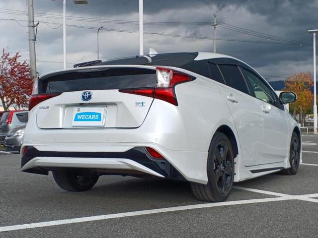 プリウス Ｓツーリングセレクション　新品タイヤ／純正エアロ／保証書／ディスプレイオーディオ＋ナビ８インチ／衝突安全装置／シートヒーター／車線逸脱防止支援システム／シート　合皮／ヘッドランプ　ＬＥＤ／ＵＳＢジャック　衝突被害軽減システム（3枚目）