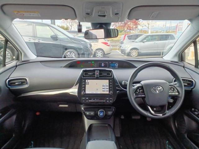 プリウス Ｓツーリングセレクション　新品タイヤ／純正エアロ／保証書／ディスプレイオーディオ＋ナビ８インチ／衝突安全装置／シートヒーター／車線逸脱防止支援システム／シート　合皮／ヘッドランプ　ＬＥＤ／ＵＳＢジャック　衝突被害軽減システム（4枚目）