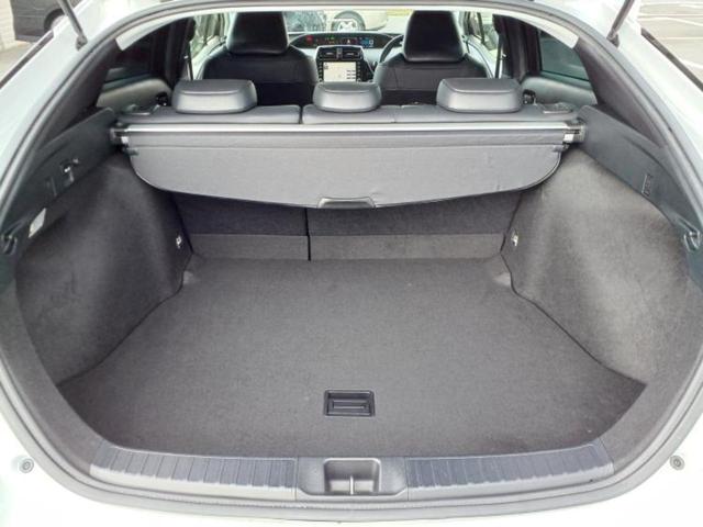 プリウス Ｓツーリングセレクション　新品タイヤ／純正エアロ／保証書／ディスプレイオーディオ＋ナビ８インチ／衝突安全装置／シートヒーター／車線逸脱防止支援システム／シート　合皮／ヘッドランプ　ＬＥＤ／ＵＳＢジャック　衝突被害軽減システム（7枚目）