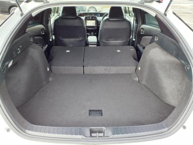 プリウス Ｓツーリングセレクション　新品タイヤ／純正エアロ／保証書／ディスプレイオーディオ＋ナビ８インチ／衝突安全装置／シートヒーター／車線逸脱防止支援システム／シート　合皮／ヘッドランプ　ＬＥＤ／ＵＳＢジャック　衝突被害軽減システム（8枚目）