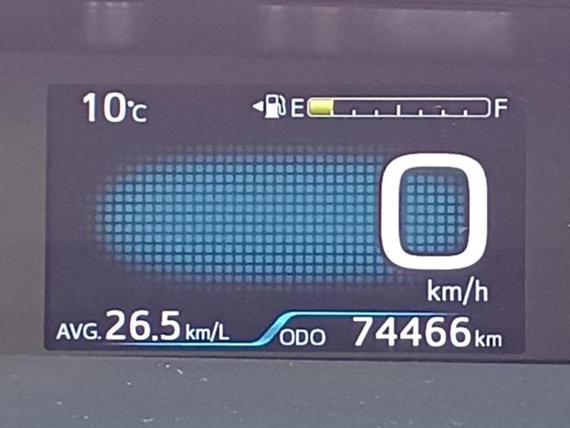 プリウス Ｓツーリングセレクション　新品タイヤ／純正エアロ／保証書／ディスプレイオーディオ＋ナビ８インチ／衝突安全装置／シートヒーター／車線逸脱防止支援システム／シート　合皮／ヘッドランプ　ＬＥＤ／ＵＳＢジャック　衝突被害軽減システム（13枚目）