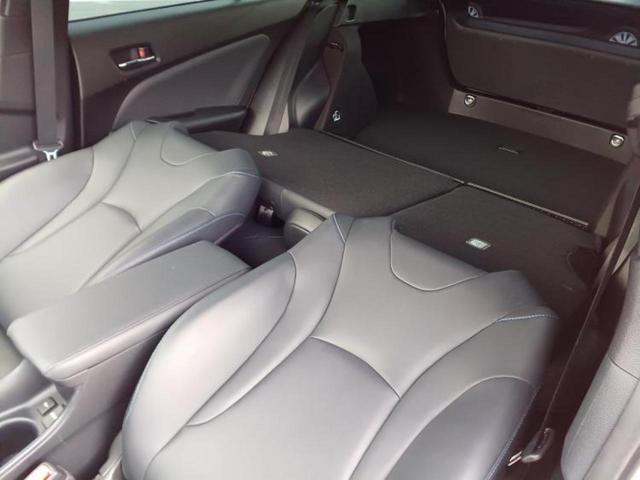 プリウス Ｓツーリングセレクション　新品タイヤ／純正エアロ／保証書／ディスプレイオーディオ＋ナビ８インチ／衝突安全装置／シートヒーター／車線逸脱防止支援システム／シート　合皮／ヘッドランプ　ＬＥＤ／ＵＳＢジャック　衝突被害軽減システム（23枚目）