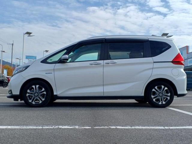 フリードハイブリッド ハイブリッドクロスターホンダセンシング　新品タイヤ／保証書／純正　９インチ　ＳＤナビ／衝突安全装置／両側電動スライドドア／車線逸脱防止支援システム／シート　ハーフレザー／パーキングアシスト　バックガイド／ヘッドランプ　ＬＥＤ　バックカメラ（2枚目）