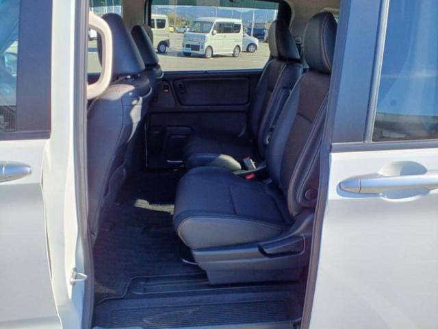 フリードハイブリッド ハイブリッドクロスターホンダセンシング　新品タイヤ／保証書／純正　９インチ　ＳＤナビ／衝突安全装置／両側電動スライドドア／車線逸脱防止支援システム／シート　ハーフレザー／パーキングアシスト　バックガイド／ヘッドランプ　ＬＥＤ　バックカメラ（6枚目）