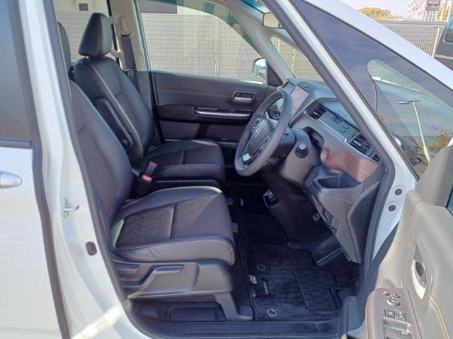 フリードハイブリッド ハイブリッドクロスターホンダセンシング　新品タイヤ／保証書／純正　９インチ　ＳＤナビ／衝突安全装置／両側電動スライドドア／車線逸脱防止支援システム／シート　ハーフレザー／パーキングアシスト　バックガイド／ヘッドランプ　ＬＥＤ　バックカメラ（19枚目）