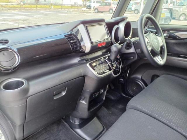 N-BOXカスタム G・Lパッケージ 新品タイヤ/保証書/社外 SDナビ/電動スライドドア/ヘッドランプ HID/ETC/EBD付ABS/横滑り防止装置/アイドリングストップ/バックモニター/フルセグTV/DVD/エアバッグ 運転席(31枚目)