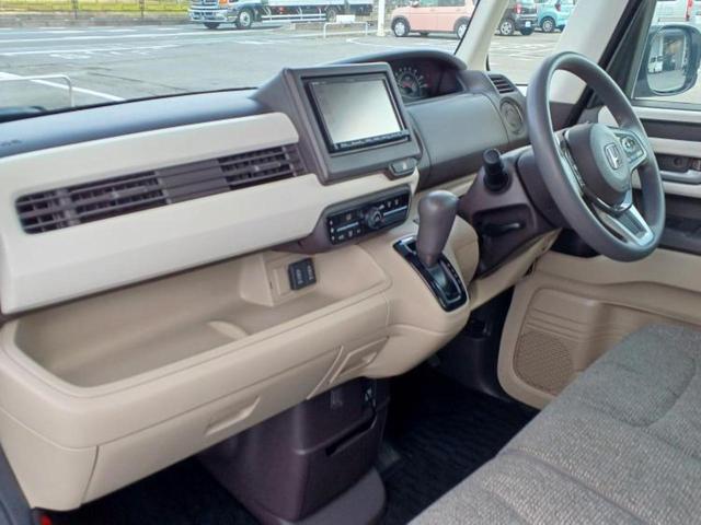 N-BOX G・Lホンダセンシング 新品タイヤ/保証書/社外 SDナビ/電動スライドドア/パーキングアシスト バックガイド/ヘッドランプ LED/ETC/EBD付ABS/横滑り防止装置/アイドリングストップ バックカメラ DVD再生(31枚目)