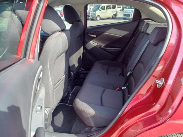 ＭＡＺＤＡ２ １５Ｓブラックトーンエディション　保証書／純正　ＳＤナビ／衝突安全装置／３６０°ビューモニター／車線逸脱防止支援システム／ヘッドランプ　ＬＥＤ／ＥＴＣ／ＥＢＤ付ＡＢＳ／横滑り防止装置／アイドリングストップ／クルーズコントロール（5枚目）