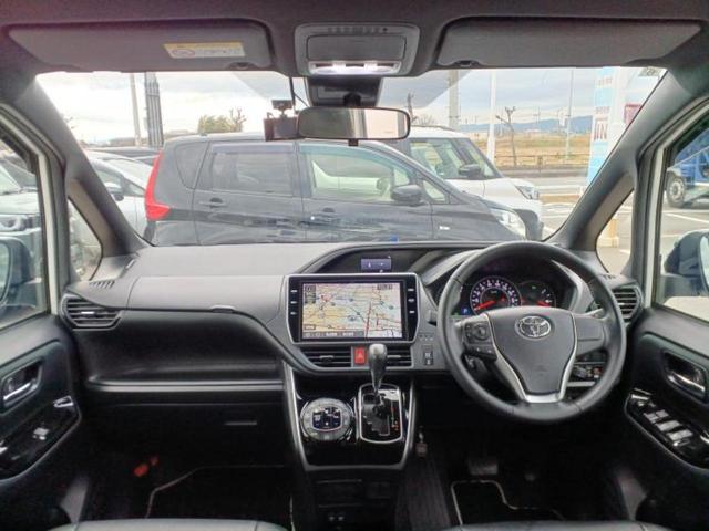 ヴォクシー ＺＳキラメキ２　新品タイヤ／保証書／純正　１０インチ　ＳＤナビ／フリップダウンモニター　純正　１２．８インチ／トヨタセーフティセンス／両側電動スライドドア／車線逸脱防止支援システム／ヘッドランプ　ＬＥＤ　バックカメラ（4枚目）