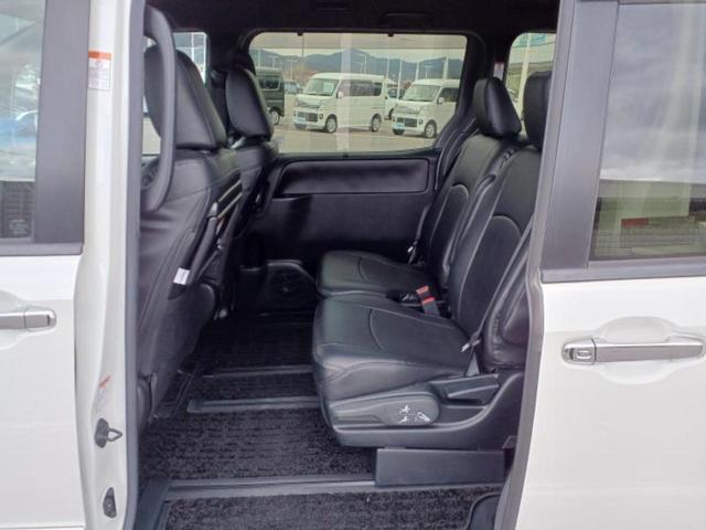 ヴォクシー ＺＳキラメキ２　新品タイヤ／保証書／純正　１０インチ　ＳＤナビ／フリップダウンモニター　純正　１２．８インチ／トヨタセーフティセンス／両側電動スライドドア／車線逸脱防止支援システム／ヘッドランプ　ＬＥＤ　バックカメラ（6枚目）