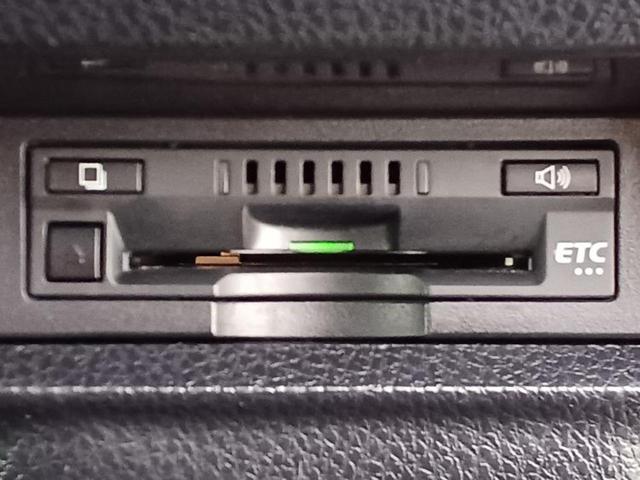 ヴォクシー ＺＳキラメキ２　新品タイヤ／保証書／純正　１０インチ　ＳＤナビ／フリップダウンモニター　純正　１２．８インチ／トヨタセーフティセンス／両側電動スライドドア／車線逸脱防止支援システム／ヘッドランプ　ＬＥＤ　バックカメラ（15枚目）