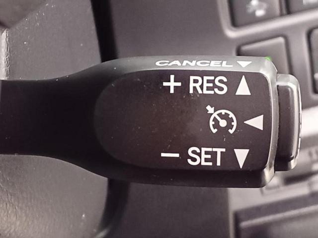 ヴォクシー ＺＳキラメキ２　新品タイヤ／保証書／純正　１０インチ　ＳＤナビ／フリップダウンモニター　純正　１２．８インチ／トヨタセーフティセンス／両側電動スライドドア／車線逸脱防止支援システム／ヘッドランプ　ＬＥＤ　バックカメラ（16枚目）