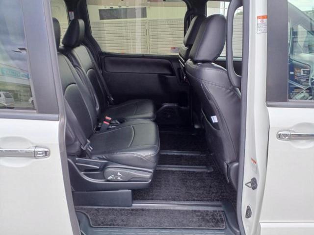 ヴォクシー ＺＳキラメキ２　新品タイヤ／保証書／純正　１０インチ　ＳＤナビ／フリップダウンモニター　純正　１２．８インチ／トヨタセーフティセンス／両側電動スライドドア／車線逸脱防止支援システム／ヘッドランプ　ＬＥＤ　バックカメラ（20枚目）