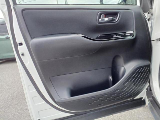 ヴォクシー ＺＳキラメキ２　新品タイヤ／保証書／純正　１０インチ　ＳＤナビ／フリップダウンモニター　純正　１２．８インチ／トヨタセーフティセンス／両側電動スライドドア／車線逸脱防止支援システム／ヘッドランプ　ＬＥＤ　バックカメラ（27枚目）