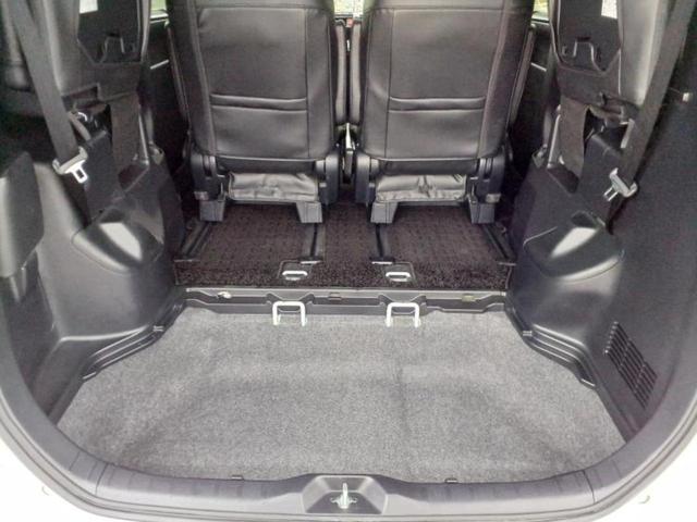 ヴォクシー ＺＳキラメキ２　新品タイヤ／保証書／純正　１０インチ　ＳＤナビ／フリップダウンモニター　純正　１２．８インチ／トヨタセーフティセンス／両側電動スライドドア／車線逸脱防止支援システム／ヘッドランプ　ＬＥＤ　バックカメラ（29枚目）