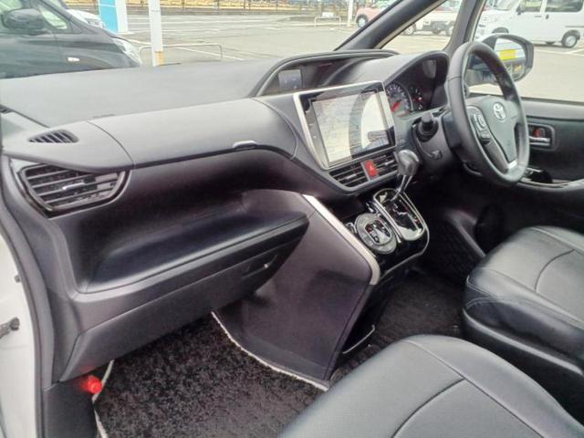 ヴォクシー ＺＳキラメキ２　新品タイヤ／保証書／純正　１０インチ　ＳＤナビ／フリップダウンモニター　純正　１２．８インチ／トヨタセーフティセンス／両側電動スライドドア／車線逸脱防止支援システム／ヘッドランプ　ＬＥＤ　バックカメラ（31枚目）