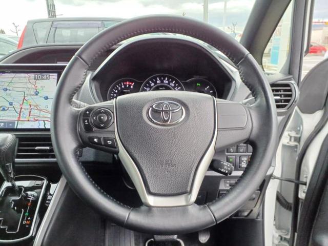 ヴォクシー ＺＳキラメキ２　新品タイヤ／保証書／純正　１０インチ　ＳＤナビ／フリップダウンモニター　純正　１２．８インチ／トヨタセーフティセンス／両側電動スライドドア／車線逸脱防止支援システム／ヘッドランプ　ＬＥＤ　バックカメラ（32枚目）