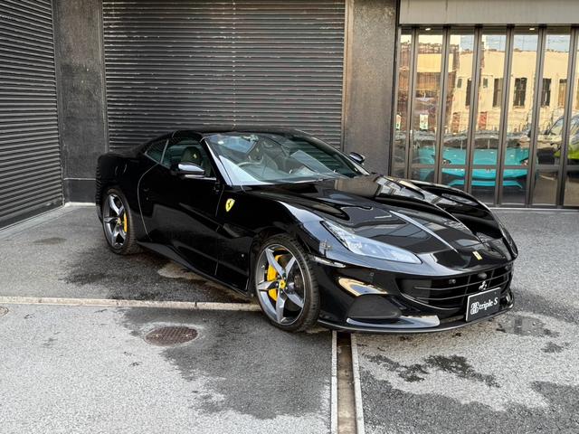 ポルトフィーノM 1オーナー ディーラー車 エクステリアカーボンPKG フロントスポイラーカーボン サイドステップカーボン ディフューザーカーボン イエローキャリパー オプション20インチアルミホイール(3枚目)