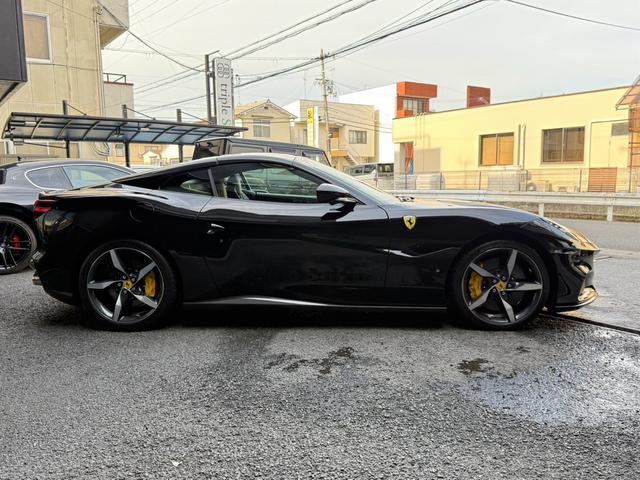 ポルトフィーノM 1オーナー ディーラー車 エクステリアカーボンPKG フロントスポイラーカーボン サイドステップカーボン ディフューザーカーボン イエローキャリパー オプション20インチアルミホイール(6枚目)