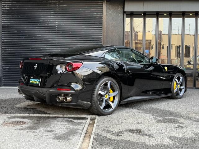 ポルトフィーノM 1オーナー ディーラー車 エクステリアカーボンPKG フロントスポイラーカーボン サイドステップカーボン ディフューザーカーボン イエローキャリパー オプション20インチアルミホイール(9枚目)