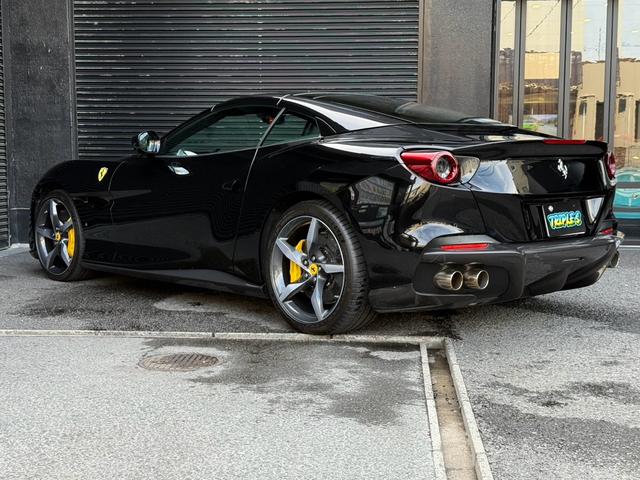 ポルトフィーノM 1オーナー ディーラー車 エクステリアカーボンPKG フロントスポイラーカーボン サイドステップカーボン ディフューザーカーボン イエローキャリパー オプション20インチアルミホイール(10枚目)