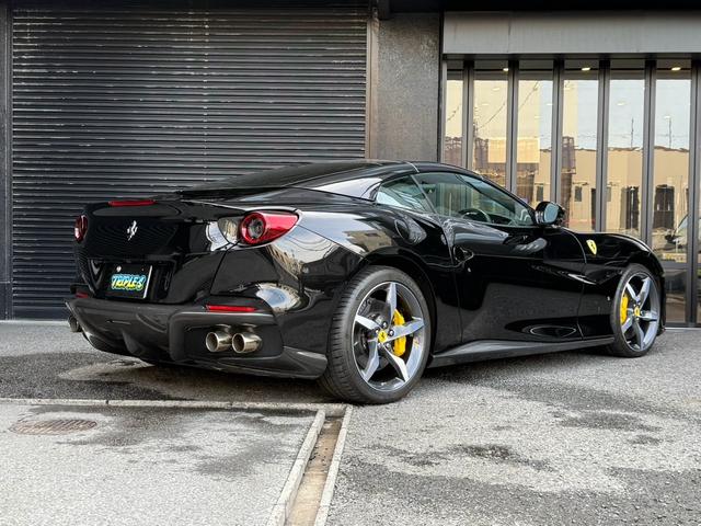 ポルトフィーノM 1オーナー ディーラー車 エクステリアカーボンPKG フロントスポイラーカーボン サイドステップカーボン ディフューザーカーボン イエローキャリパー オプション20インチアルミホイール(11枚目)