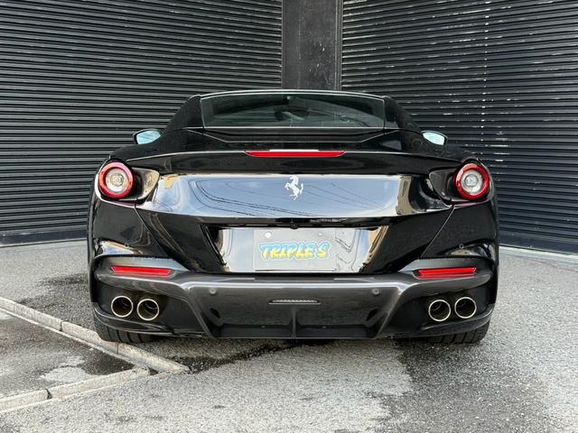 ポルトフィーノM 1オーナー ディーラー車 エクステリアカーボンPKG フロントスポイラーカーボン サイドステップカーボン ディフューザーカーボン イエローキャリパー オプション20インチアルミホイール(12枚目)