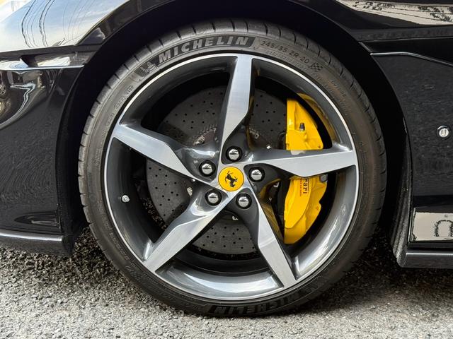 ポルトフィーノM 1オーナー ディーラー車 エクステリアカーボンPKG フロントスポイラーカーボン サイドステップカーボン ディフューザーカーボン イエローキャリパー オプション20インチアルミホイール(13枚目)