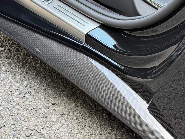 ポルトフィーノM 1オーナー ディーラー車 エクステリアカーボンPKG フロントスポイラーカーボン サイドステップカーボン ディフューザーカーボン イエローキャリパー オプション20インチアルミホイール(18枚目)