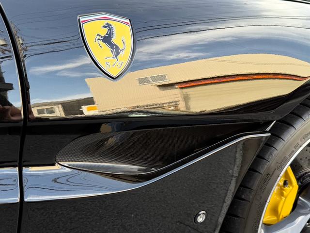 ポルトフィーノM 1オーナー ディーラー車 エクステリアカーボンPKG フロントスポイラーカーボン サイドステップカーボン ディフューザーカーボン イエローキャリパー オプション20インチアルミホイール(19枚目)