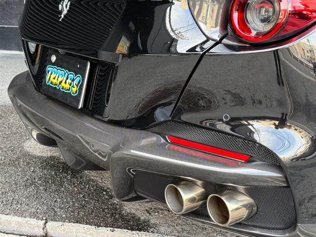 ポルトフィーノM 1オーナー ディーラー車 エクステリアカーボンPKG フロントスポイラーカーボン サイドステップカーボン ディフューザーカーボン イエローキャリパー オプション20インチアルミホイール(22枚目)