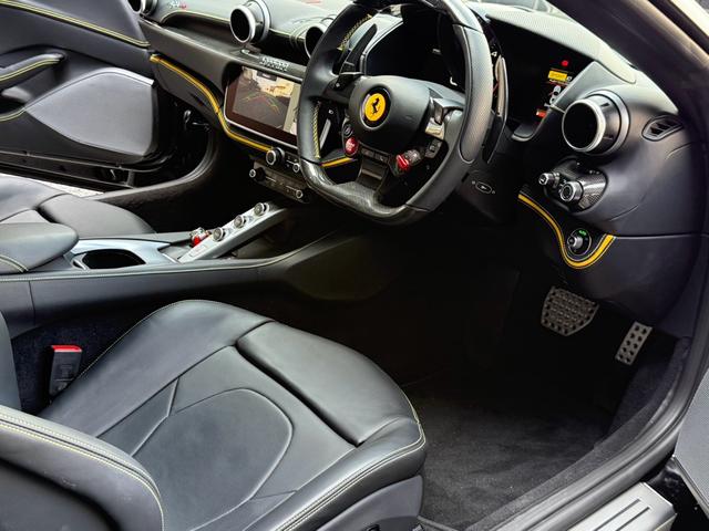 ポルトフィーノM 1オーナー ディーラー車 エクステリアカーボンPKG フロントスポイラーカーボン サイドステップカーボン ディフューザーカーボン イエローキャリパー オプション20インチアルミホイール(27枚目)