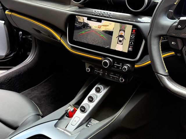 ポルトフィーノM 1オーナー ディーラー車 エクステリアカーボンPKG フロントスポイラーカーボン サイドステップカーボン ディフューザーカーボン イエローキャリパー オプション20インチアルミホイール(31枚目)