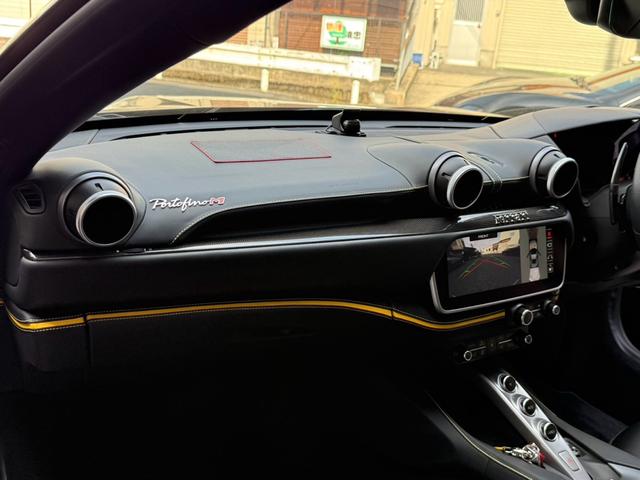 ポルトフィーノM 1オーナー ディーラー車 エクステリアカーボンPKG フロントスポイラーカーボン サイドステップカーボン ディフューザーカーボン イエローキャリパー オプション20インチアルミホイール(33枚目)
